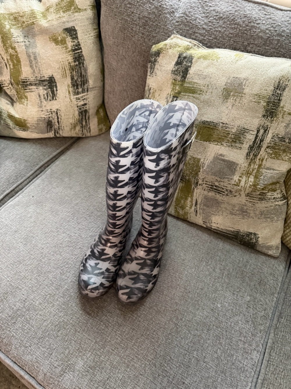 Kamik Black and light Grey Houndstooth Women's Rain Boots
